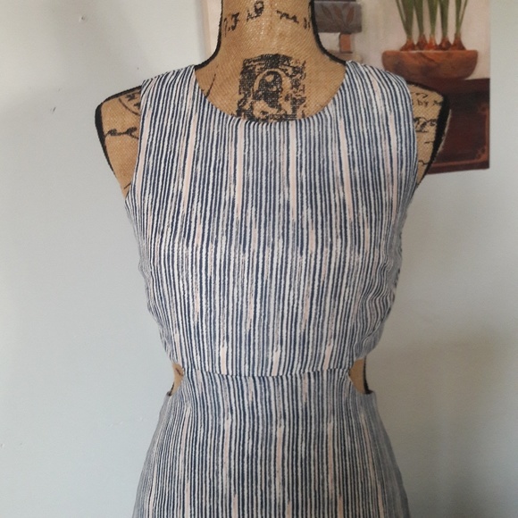 Forever  21 drees 🦋 - Picture 5 of 8